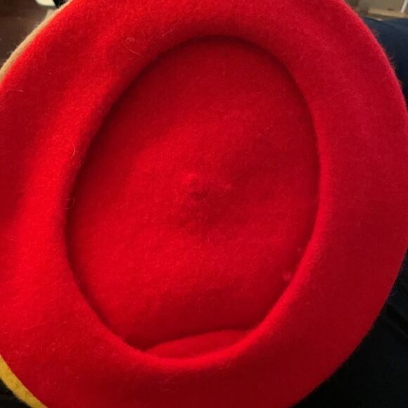 RED 100% WOOL BERET - Picture 2 of 3